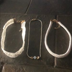 Choker set- white